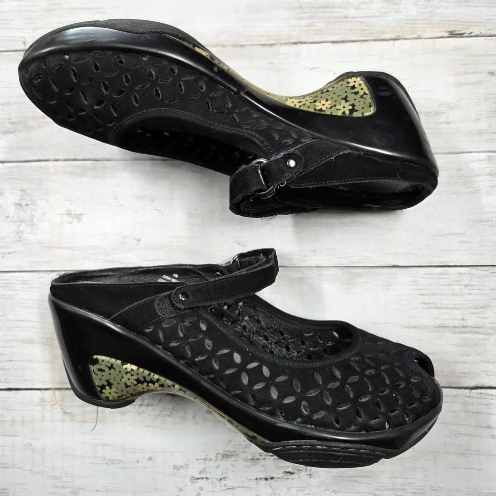 J-41 Adventure Co Wedge Sandals Women 10M Black Journey Leather Laser Cut Floral